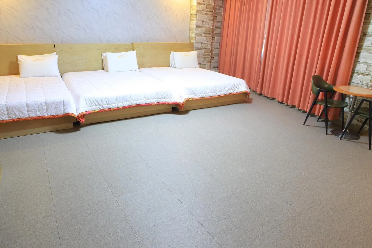 Marina Motel Busan Station 2*,