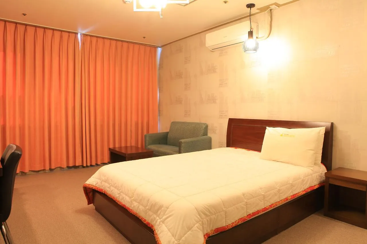 Marina Motel Busan Station 2*,